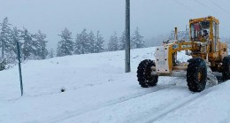 Büyükşehir Belediyesi’nin kırsalda kar mesaisi