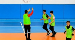 Başkan Savran Gençlerle Futsal Oynadı