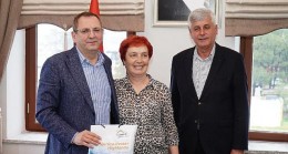 Ayvalık Belediye Başkanı Mesut Ergin, Sjenica’lı konukları tarihi binada ağırladı.