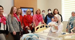 Karşıyakalı İşkadınları Hastanede Yeni Annelerin Gününün Kutladı