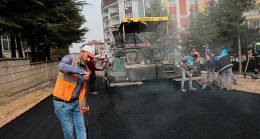 Nevşehir Belediye Ekiplerinin Esentepe Mahallesi’nde Sıcak Asfalt Mesaisi