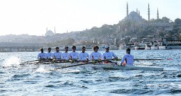 Genç sporcular Cumhuriyet'in 100. Yılında dostluk için 10. kez kürek çekti