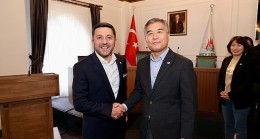Ankara’nın kardeş kenti Seul’den gelen, Seul Belediyesi Meclis Başkanı Hyeonki Kim ile belediye bürokratlarından oluşan Güney Kore heyeti, Nevşehir Belediye Başkanı Rasim Arı’yı ziyaret etti
