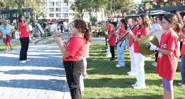 Kemer Belediyesi Gençlik Orkestrası’ndan mini konser