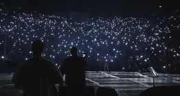 Sevilen müzik grubu Gece Yolcuları Dokuz Eylül Üniversitesi (DEÜ) Amfi Tiyatro’da üniversiteli hayranlarına unutulmaz bir gece yaşattı