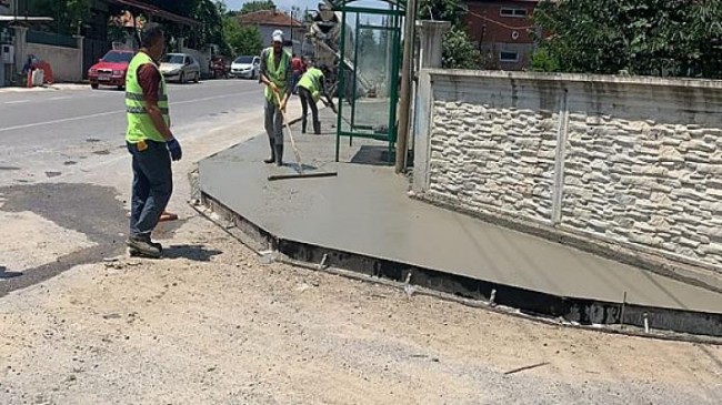 Sakarya Büyükşehir Belediyesi, beton yaya yolları ile yaya güvenliğini artıyor