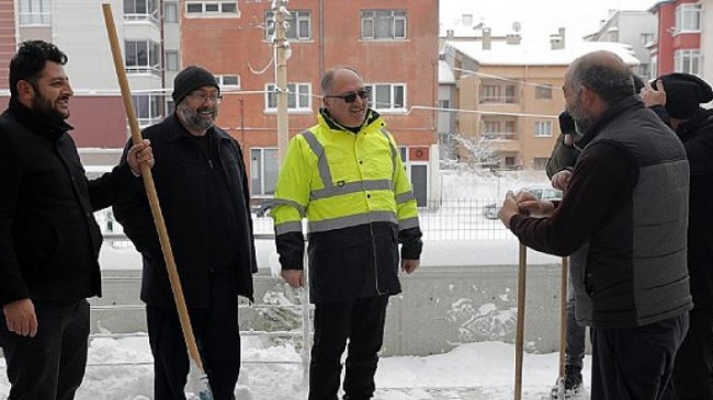 Başkan Bilgin Kar Temizleme Çalışmalarını Sahada Takip Etti