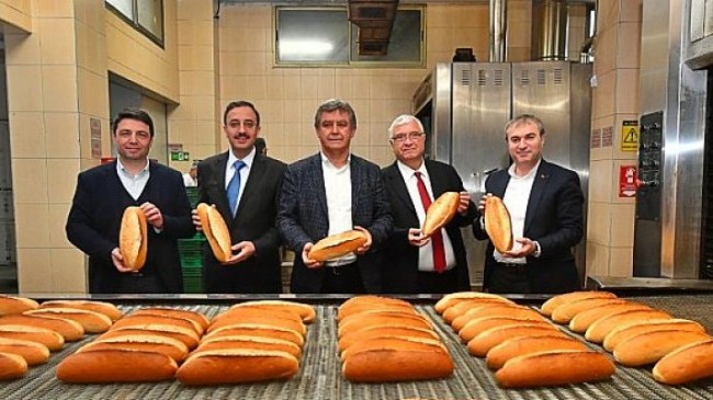 İzmir’in “Halk Ekmek” modeli yüzleri güldürdü