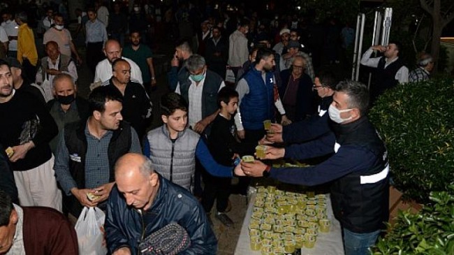 Aydın Büyükşehir Belediyesi’nden Kadir Gecesi’nde Limonata Hayrı