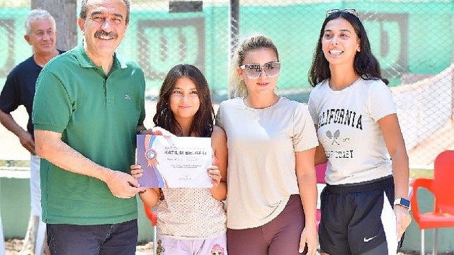 Genç tenisçiler sertifikalarını aldı