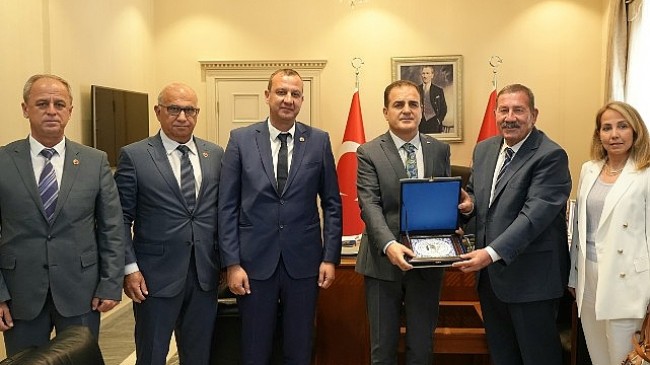 Milas Belediye Başkanı Fevzi Topuz beraberindeki heyet ile birlikte Muğla Valisi İdris Akbıyık’ı makamında ziyaret etti