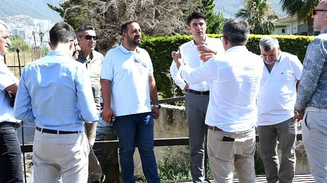 Narlıdere Belediye Başkanı Erman Uzun, İZSU Genel Müdürü Gürkan Erdoğan ve ekibi ile birlikte ilçe genelinde saha ziyaretleri gerçekleştirdi