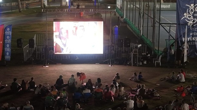 Aydın Tekstil Park’ta sinema geceleri yoğun ilgi gördü