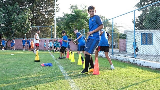 Başkan Topaloğlu geleceğin futbolcularıyla bir araya geldi