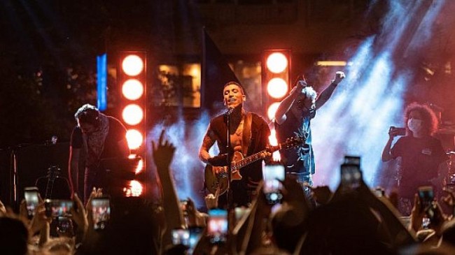 Can Bonomo Sevilen Şarkılarıyla İstanbul Cevahir’i Salladı