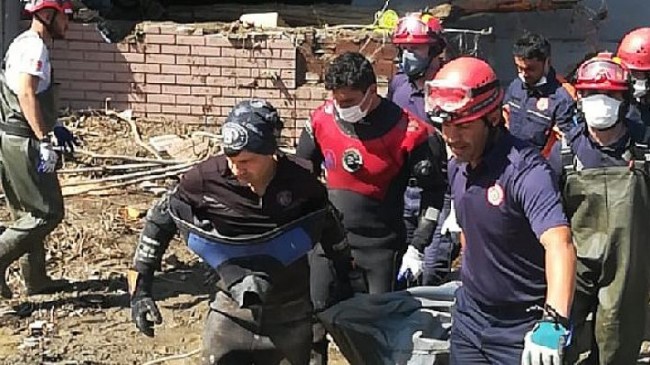 İBB Sel bölgesinde kurtarma çalışmalarını sürdürüyor, üç cansız bedene ulaşıldı