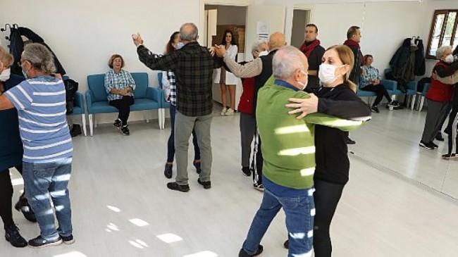 Aktif Yaşlı Merkezi’nin yaşlı bireyleri dans pistine çıktı