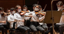 Yorglass Barış Çocuk Orkestrası’ndan yardım konseri