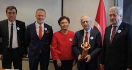 Türk Kalp Vakfı tarafından bu yıl 34.cüsü düzenlenen, ‘Doç Dr Edip Kürklü Özel Ödülü Doç Dr Mehmet Balkanay’a verildi.