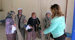 Büyükşehir’den ipekböceği yetiştiricilerine destek Alanya Alacami Mahallesi’nde dutfidanı dağıtıldı