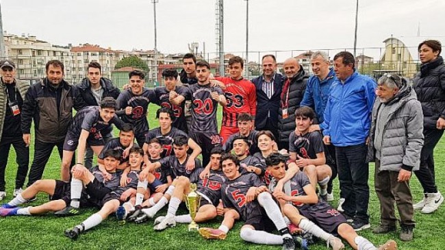 U-18 Takımı Şampiyonluk Kupasını Başkan Silgapar’a Getirdi