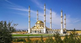 62 kubbe ve 6 minaresi ile KKTC’nin en büyük camisi olan Dr. Suat Günsel Camii’nde sona yaklaşılıyor.