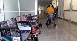 Van Büyükşehir Belediyesi, 4’ü çocuk ve olmak üzere 7 vatandaşa tekerlekli sandalye hediye etti.