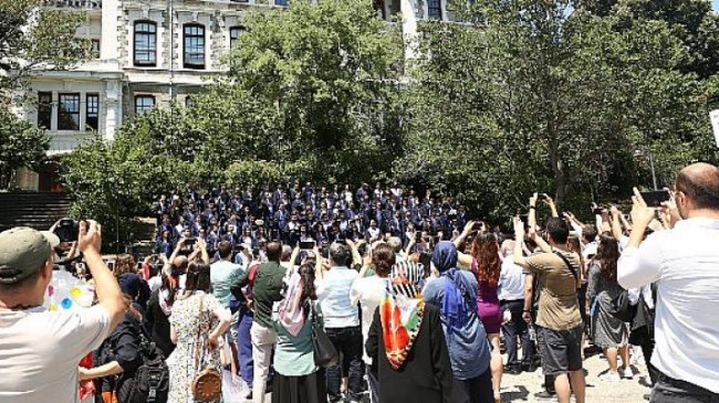 Boğaziçi Üniversitesi 155’inci kez yeni mezunlarını törenlerle uğurladı