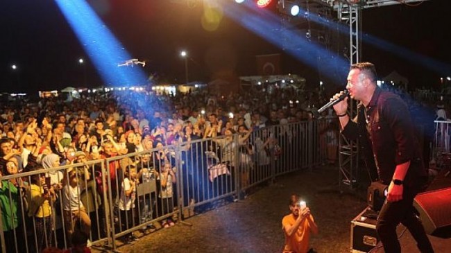 Gölcük Belediyesi Yazlık Kadırga Şenliği Sinan Yılmaz Konseri İle Başladı