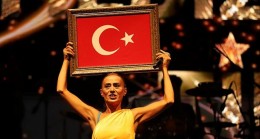 30 Ağustos Zafer Bayramı 100. Yıl konserinde 100 bin üzerinde Kocaelili, Yıldız Tilbe ile Sekapark’ta tarihi bir gece yaşadı