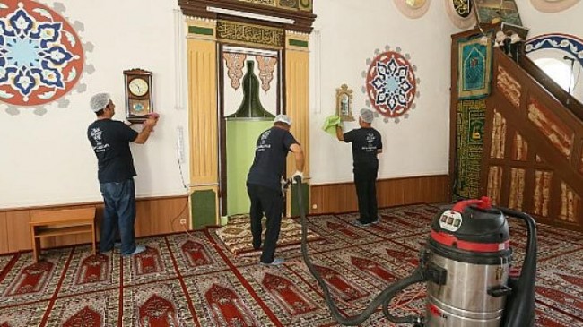 Aydın Büyükşehir Belediyesi Camileri Pırıl Pırıl Yapıyor