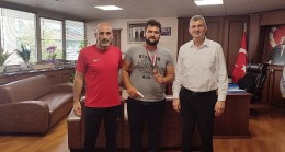 Gölcük Belediye Başkanı Ali Yıldırım Sezer, Türkiye 3’üncüsü olan Gölcük Belediyesporlu Teakwondo sporcusu Ali İmran Pustu’yu makamında konuk etti.