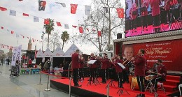 Antalya Büyükşehir'den Cumhuriyet Sevgi Meydanı Etkinliği