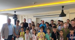 Seferihisar Belediyesi, okulların kapanmasıyla Teos Yaratıcı Yazarlar Evi'nde “Yaza Merhaba Satranç Turnuvası" düzenledi.