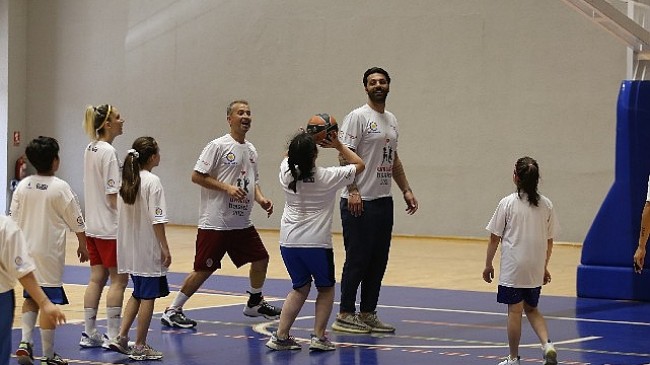 Umuda Basket Veteran Basketbol Turnuvası" ile 272 TEGV'li çocuğun eğitimine destek sağlandı