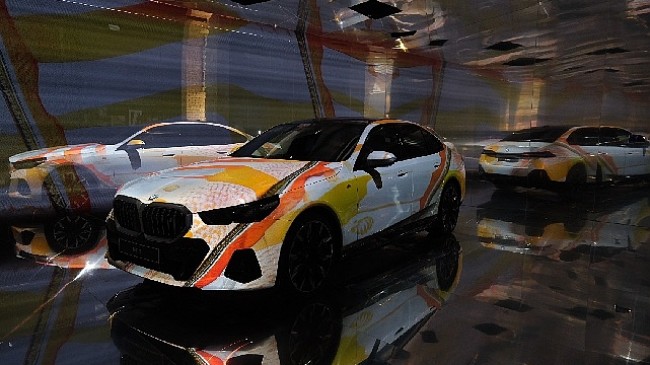 Yeni BMW i5, “The Electric AI Canvas” Enstalasyonuyla Contemporary Istanbul'da Sanatseverlerle Buluşuyor