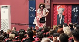 Aydın Büyükşehir Belediyesi Şehir Tiyatroları Tiyatroseverleri 'Şatonun Altında' Oyunuyla Buluşturdu