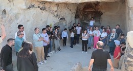 Nevşehir Hacı Bektaş Veli Üniversitesi (NEVÜ) Turizm Fakültesi öğrencileri, Kayaşehir ve Meryem Ana Kilisesi'ni gezdi