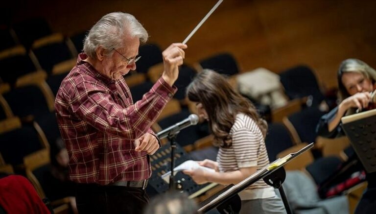 Cumhurbaşkanlığı Senfoni Orkestrası çocuklar için sahnede
