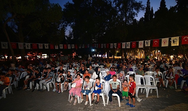 Bornova’da Açık Hava Sineması’yla gülmeye devam
