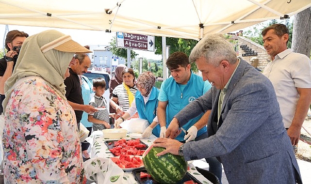 Kandıra Belediyesi’nin Düzenlediği Karpuz Tadım Etkinliğine VatandaşlardanYoğun İlgi