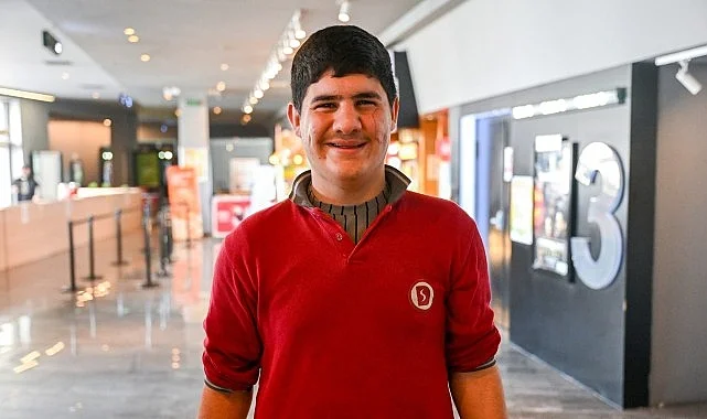 Bornova’da sinema salonu kahkahalarla doldu