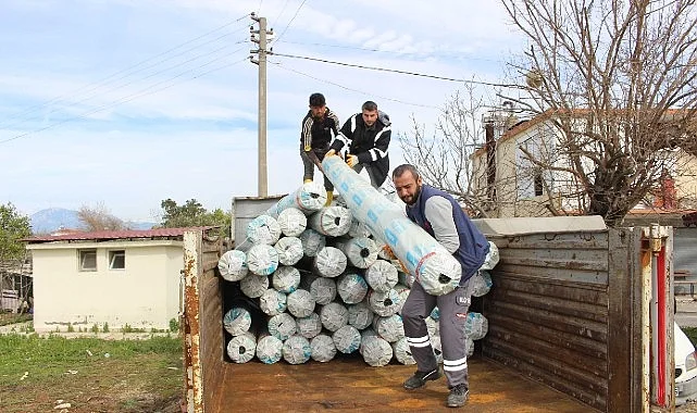 Büyükşehir’den hortum ve yağıştan zarar gören çiftçiye sera naylonu desteği