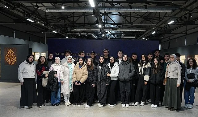 Gençler, “Mukaddes Emanetlere” sahip çıkıyor