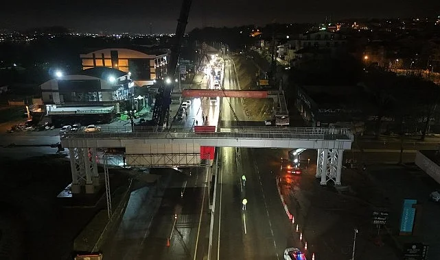 Başiskele Kavşağı’nda ‘78 tonluk’ gece mesaisi