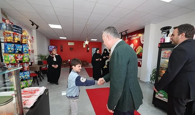 Başkan Büyükakın esnafları yalnız bırakmıyor