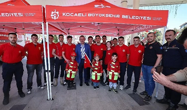 Başkan Büyükakın’a çocuklardan sevgi seli