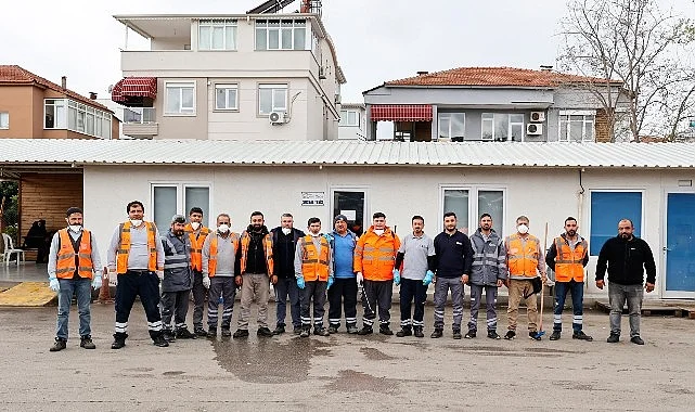 Büyükşehir toplu ulaşım araçlarını titizlikle temizliyor