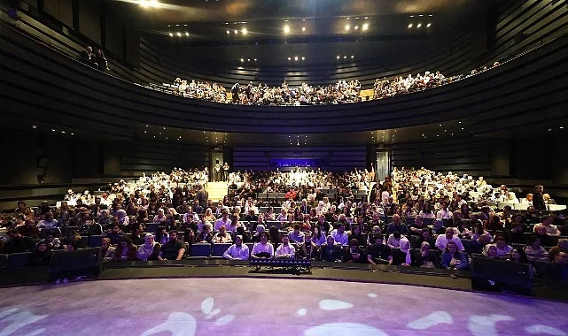 Konya Şehir Tiyatrosu “Kafesten Bir Kuş Uçtu” Adlı Tiyatro Oyununu İlk Kez Sahneledi