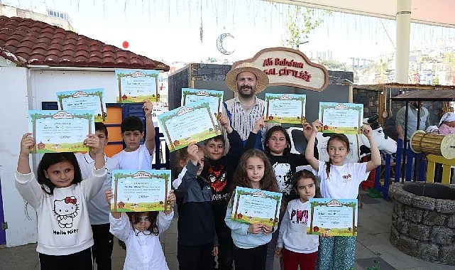 Minik eller hamur yoğurdu, köy yaşamını öğrendi